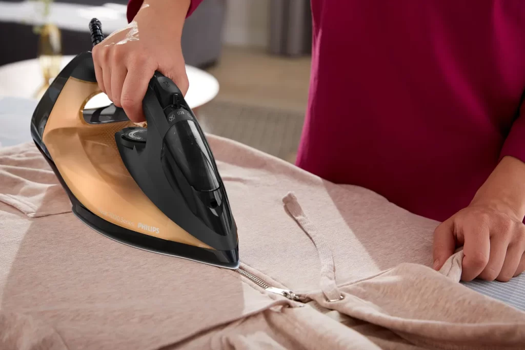 انواع مدل های اتو در سال 2024 1 DST704080 BKG Philips Iron 05 فروشگاه اینترنتی کیچن یو